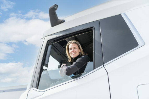 _STS4153-Driver-in-truck