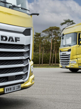 03-The-New-Generation-DAF-trucks-2021-XGplus-left-and-XF-right (1)